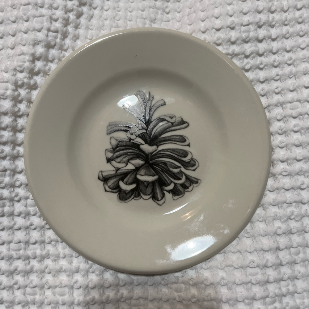 LAURA ZINDEL Bistro Plate: Pinyon Pine Cone